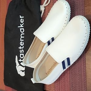 Brand new Tastemaker vegan shoes size 39 with cloth bag